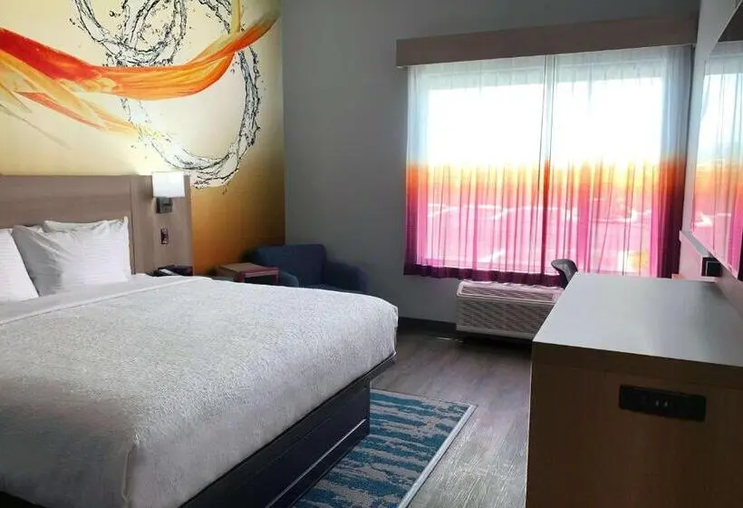 Standard-huone King-vuode, La Quinta Inn & Suites By Wyndham San Antonio Seaworld Lafb