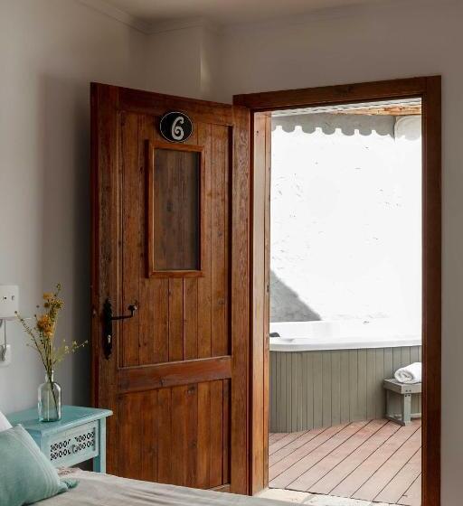 带按摩浴盆的套房, Casa Rural Lliber