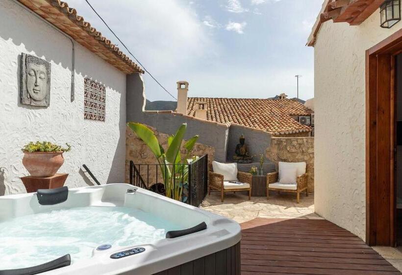 带按摩浴盆的套房, Casa Rural Lliber