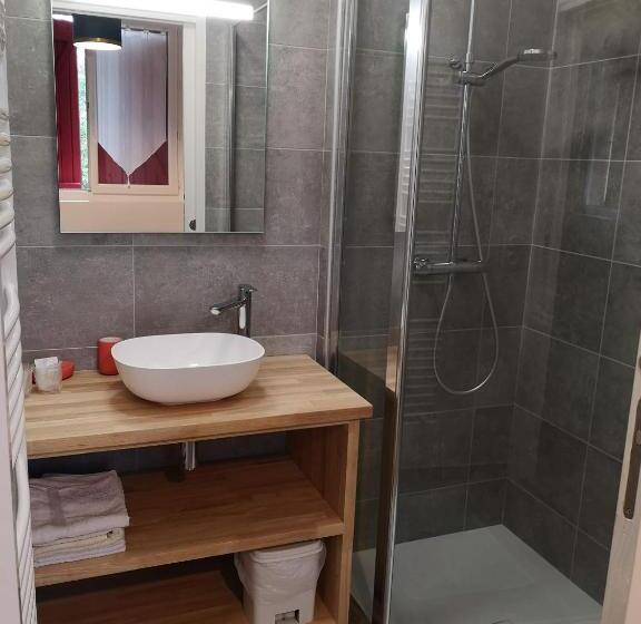 标准三人间, Le Relais D Avajan