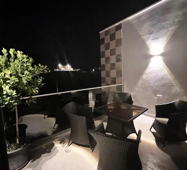 کلبه ییلاقی, Follow Sea Villa