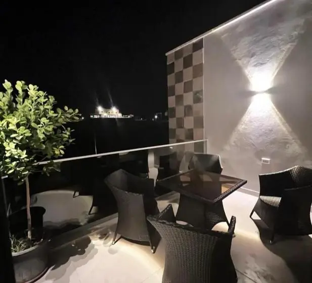 کلبه ییلاقی, Follow Sea Villa