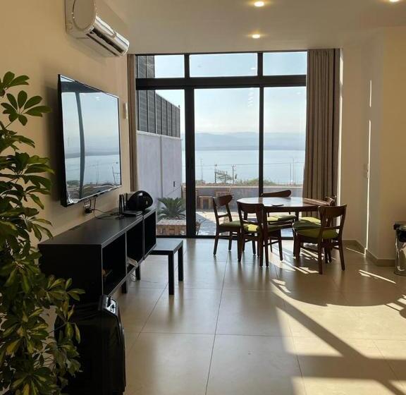 کلبه ییلاقی, Follow Sea Villa