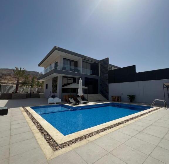 کلبه ییلاقی, Follow Sea Villa