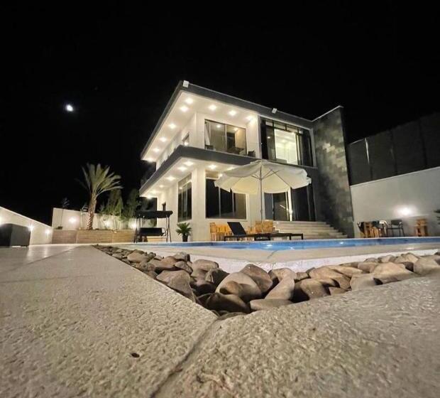 کلبه ییلاقی, Follow Sea Villa