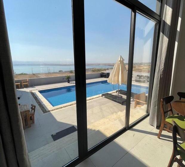 کلبه ییلاقی, Follow Sea Villa