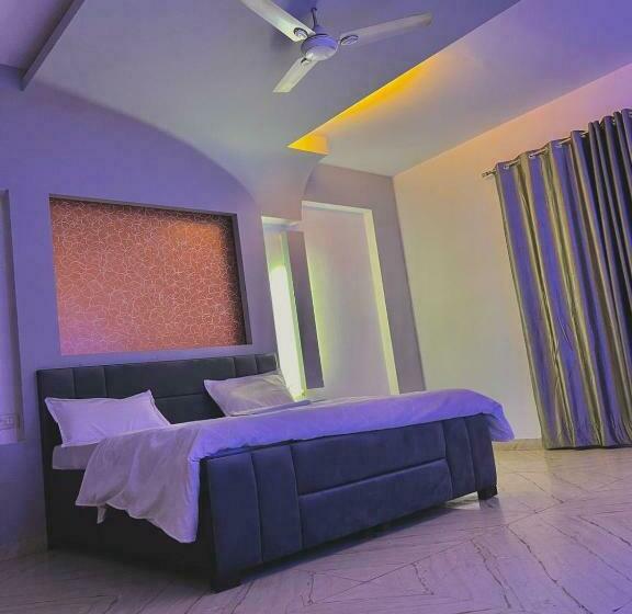 חדר דלוקס לשלושה, The Majestic Residency