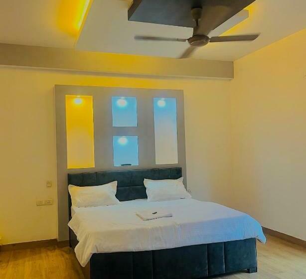 חדר דלוקס לשלושה, The Majestic Residency