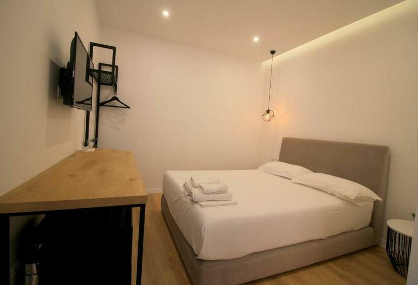 バルコニー付きデラックスルーム, Qurku 2