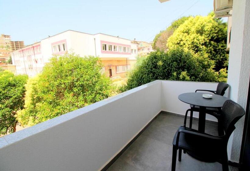 バルコニー付きデラックスルーム, Qurku 2