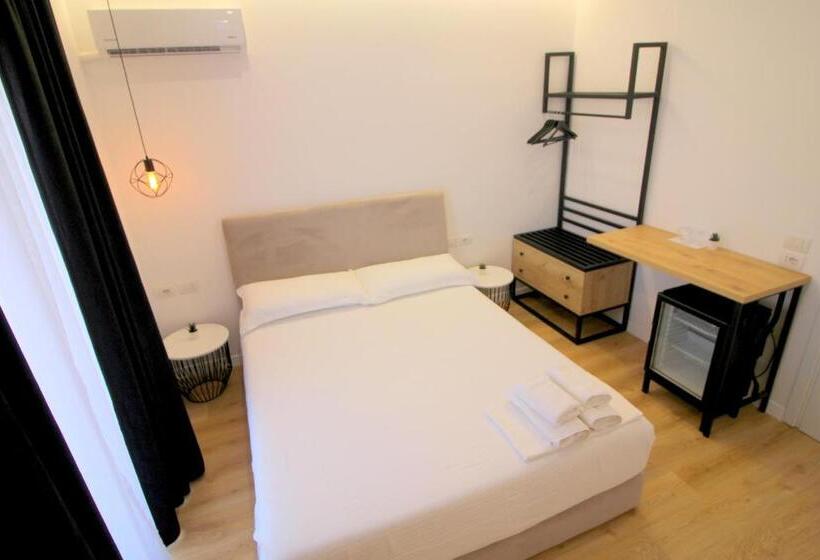 バルコニー付きデラックスルーム, Qurku 2