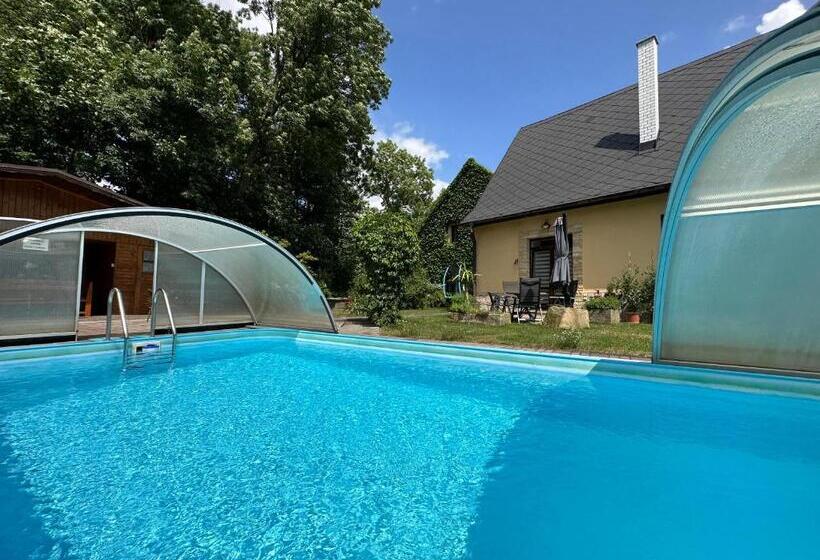 Standard Studio Kingsize Seng, Na Statku Babiččino údolí