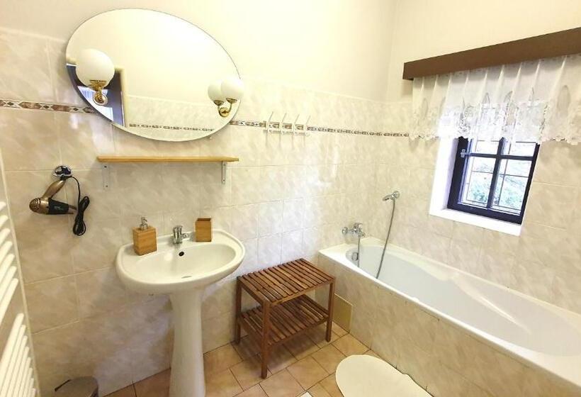 Lejlighed 1 Soveværelse, Na Statku Babiččino údolí