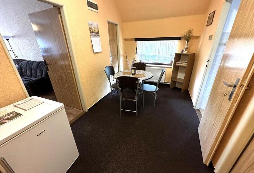 Familie Studio, Na Statku Babiččino údolí