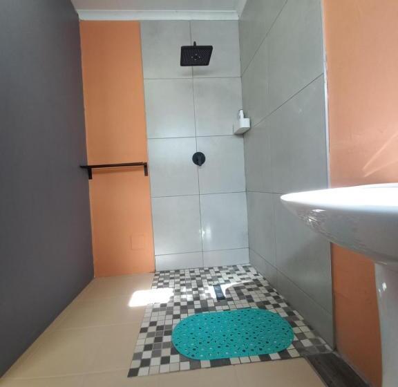 스탠다드 룸 킹사이즈 침대, 28 At Van Den Bos International Guesthouse