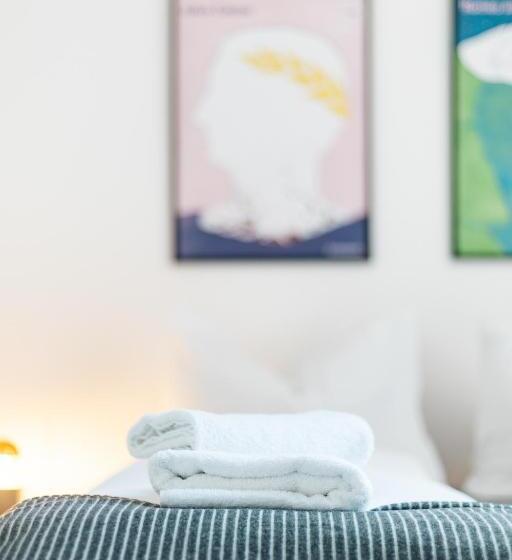 Студия Стандарт, Ko Living Space Am Neuen Theater   Altstadt   Street Art Design Apartments