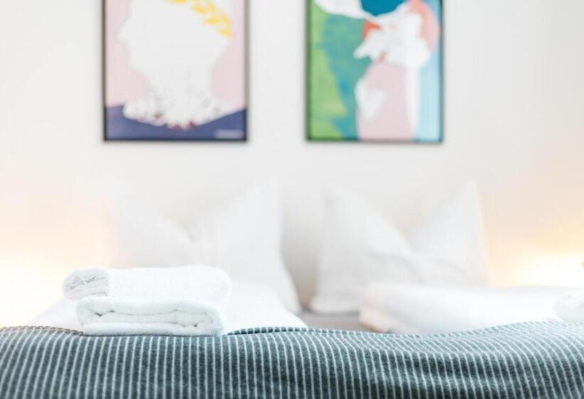 Студия Стандарт, Ko Living Space Am Neuen Theater   Altstadt   Street Art Design Apartments