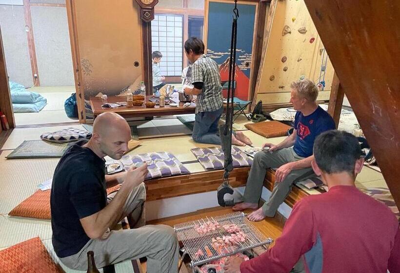 １ベッドルームハウス, ゲストハウス餓鬼大将