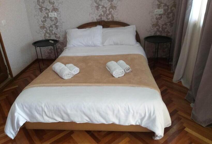 اتاق استاندارد با بالکن, Guesthouse Door In Sighnaghi