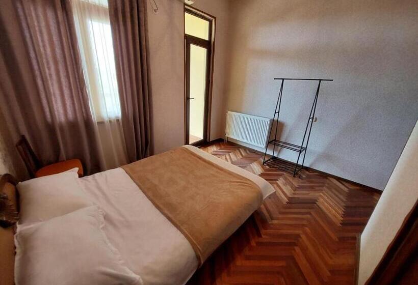 اتاق استاندارد با بالکن, Guesthouse Door In Sighnaghi