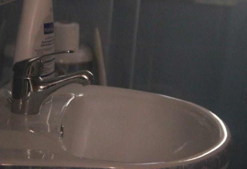 Habitació Estàndard amb Balconada, Aliens Home