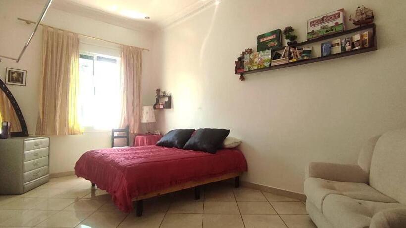 Habitació Estàndard, Aliens Home