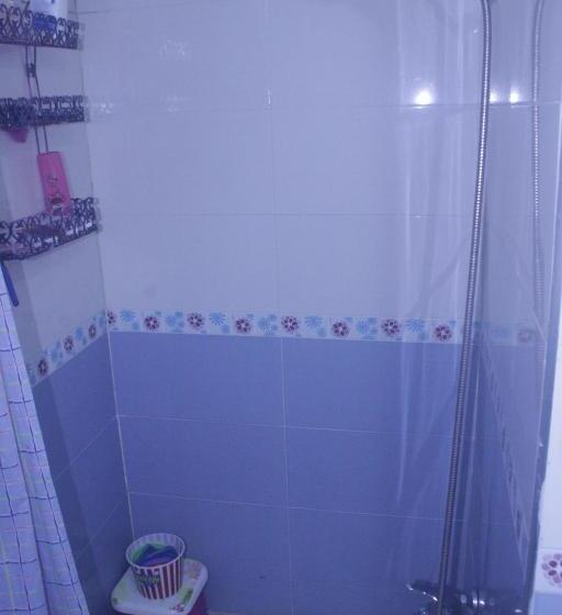 Habitació Economy, Aliens Home