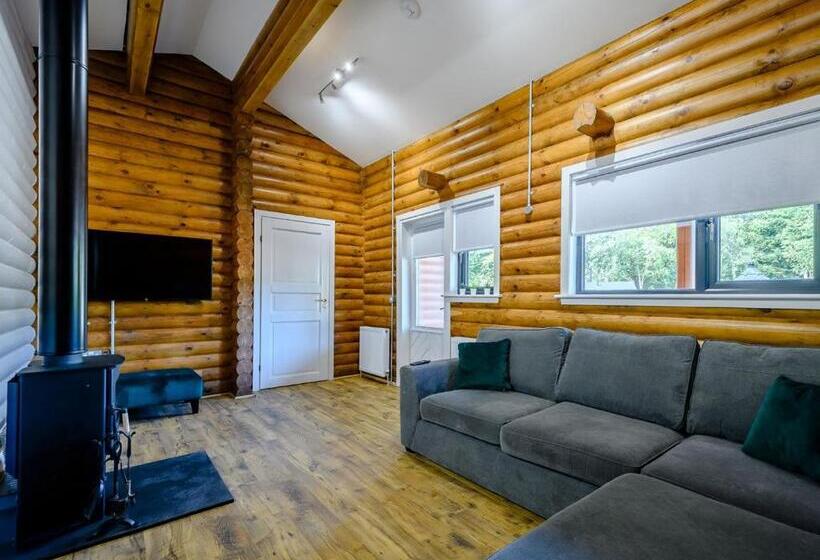 Дом 2 Спальни, Gadgirth Estate Lodges