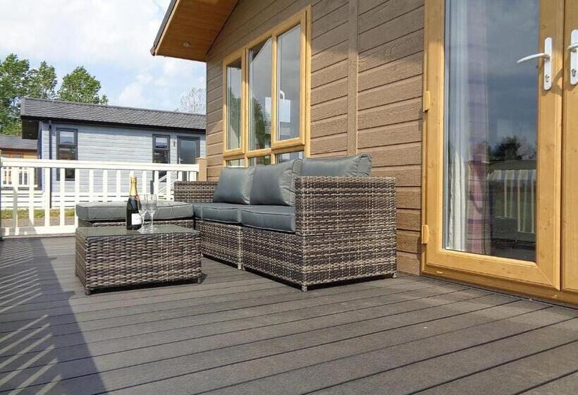 Дом 3 Спальни, Otters Mead Boutique Lodges