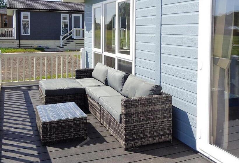 Дом 3 Спальни, Otters Mead Boutique Lodges