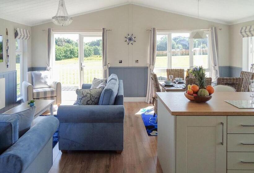 Дом 3 Спальни, Otters Mead Boutique Lodges