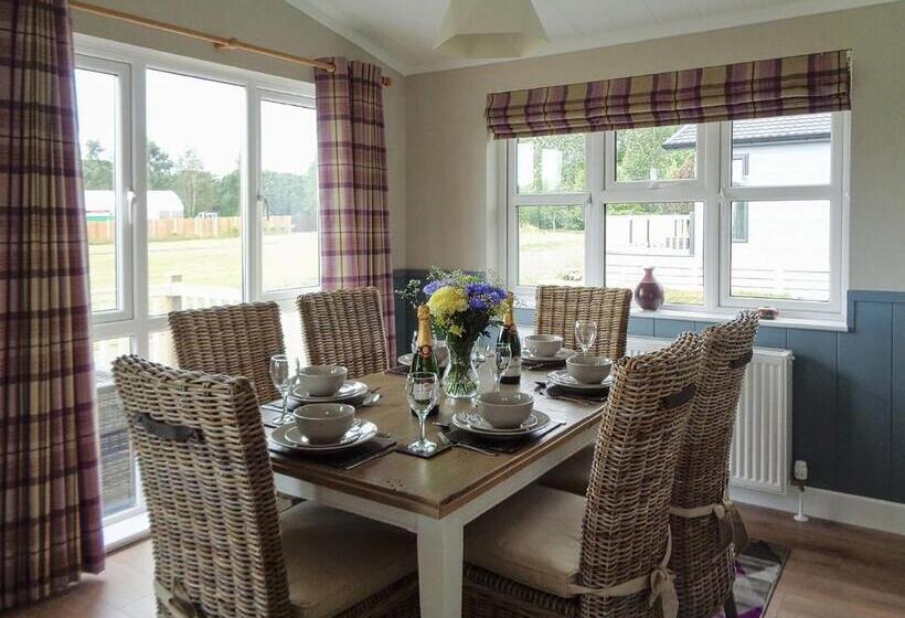 Дом 3 Спальни, Otters Mead Boutique Lodges