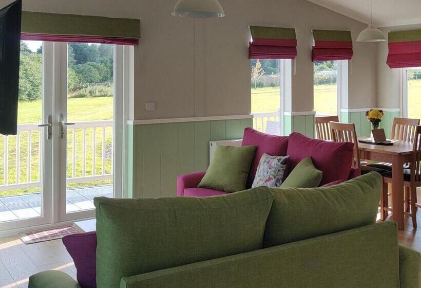 Дом 2 Спальни, Otters Mead Boutique Lodges