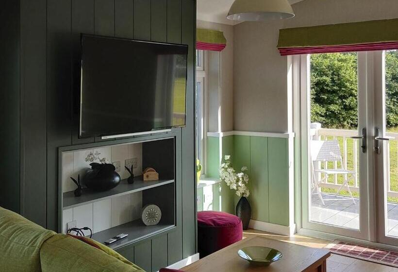 Дом 2 Спальни, Otters Mead Boutique Lodges