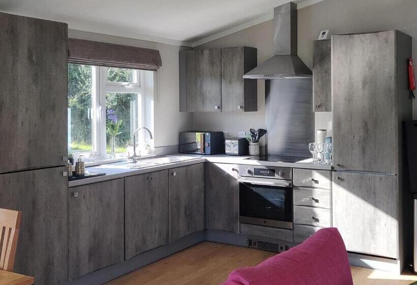 Дом 2 Спальни, Otters Mead Boutique Lodges