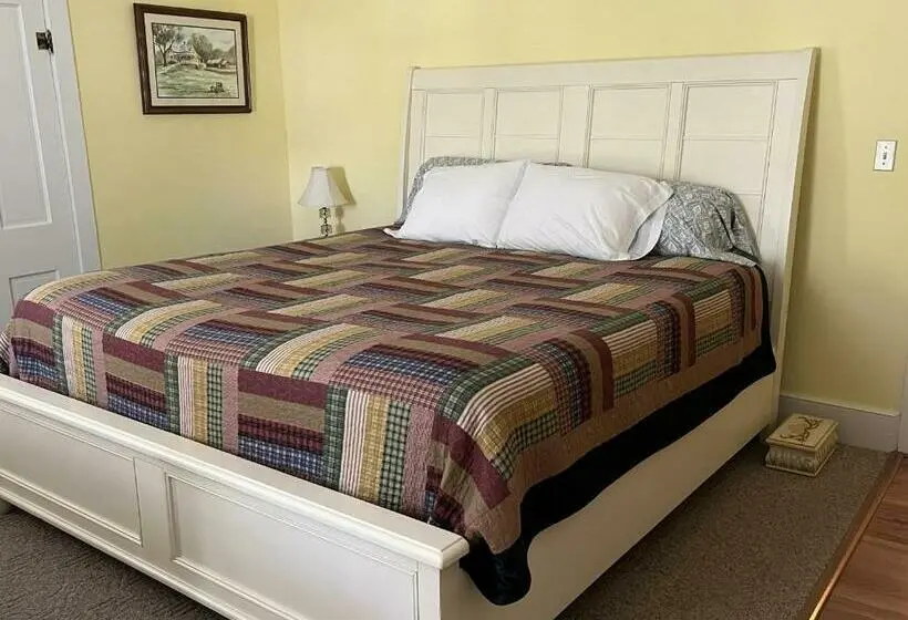 キングサイズベッドのスタンダードルーム, Ozark Country Inn
