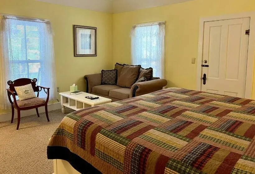 キングサイズベッドのスタンダードルーム, Ozark Country Inn