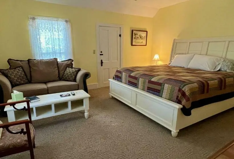 キングサイズベッドのスタンダードルーム, Ozark Country Inn
