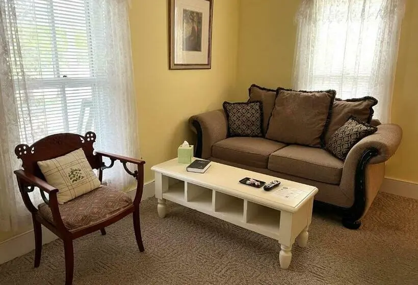 キングサイズベッドのスタンダードルーム, Ozark Country Inn