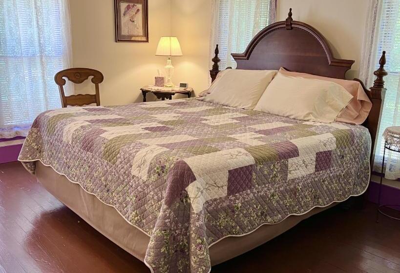 غرفة قياسية سرير كينج, Ozark Country Inn