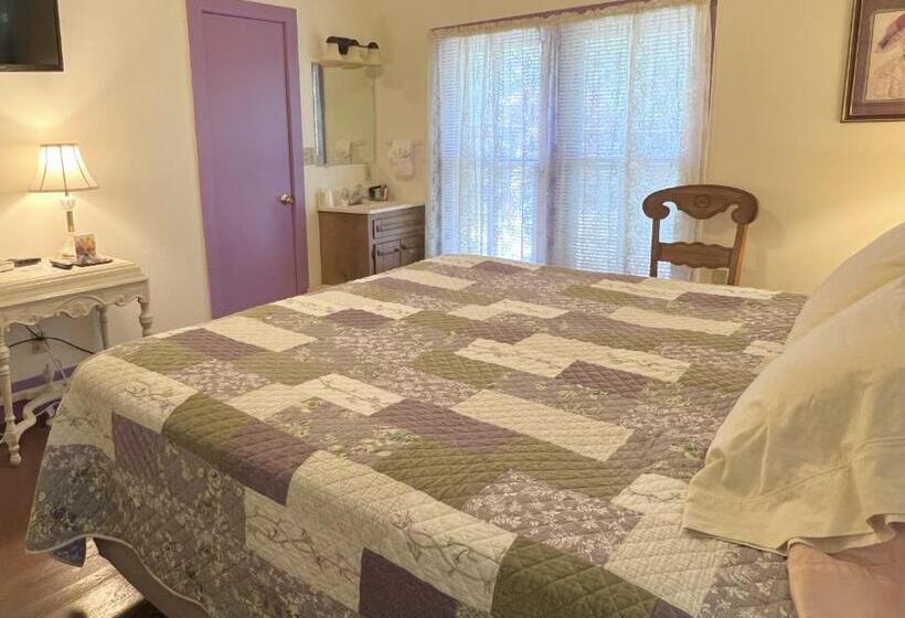 غرفة قياسية سرير كينج, Ozark Country Inn