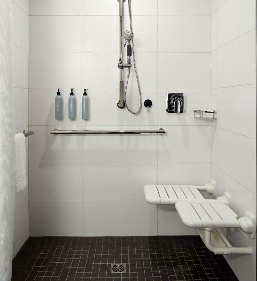 חדר סטנדרט עם מיטת קינג, Courtyard By Marriott Montreal Midtown