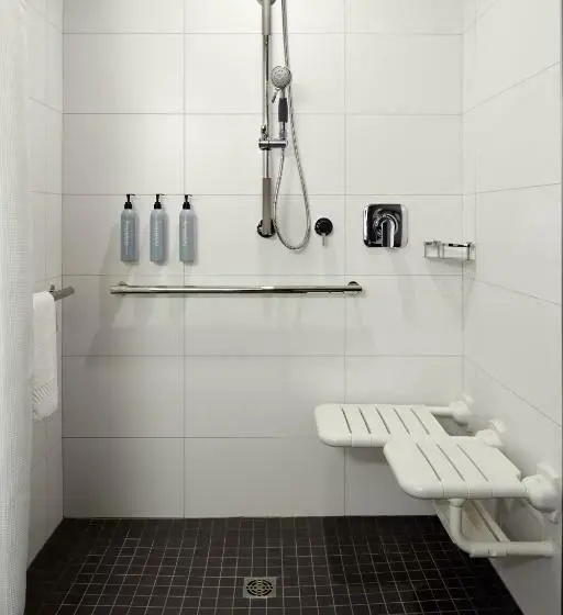 اتاق استاندارد با تخت بزرگ, Courtyard By Marriott Montreal Midtown