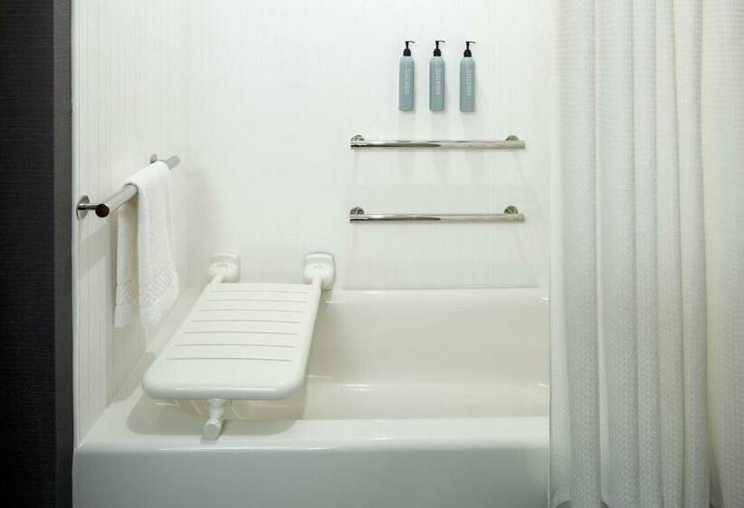 キングサイズベッドのスタンダードルーム, Courtyard By Marriott Montreal Midtown