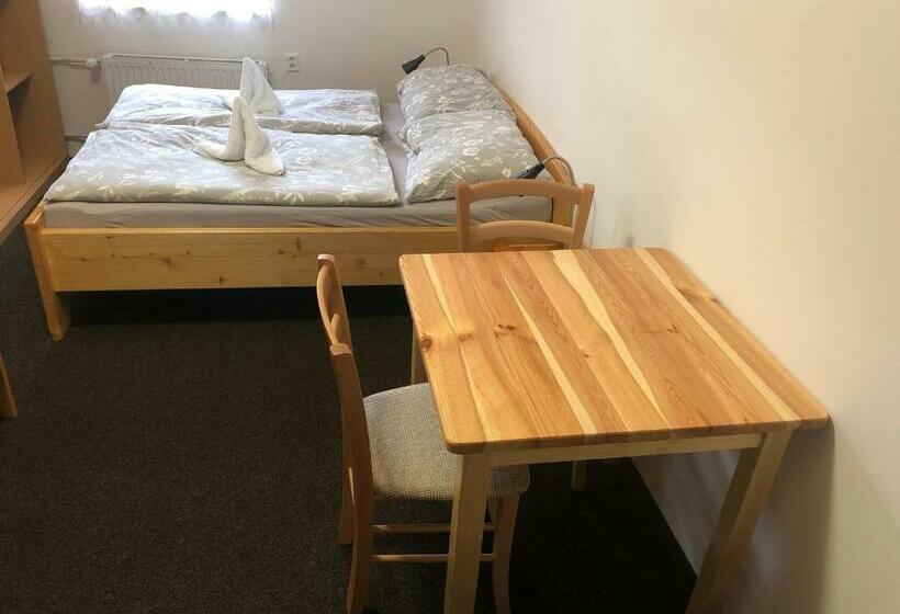 اتاق استاندارد چهار تخته, Penzion štvanice
