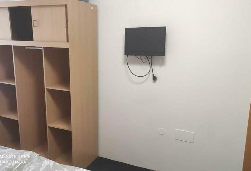 غرفة قياسية رباعية, Penzion štvanice