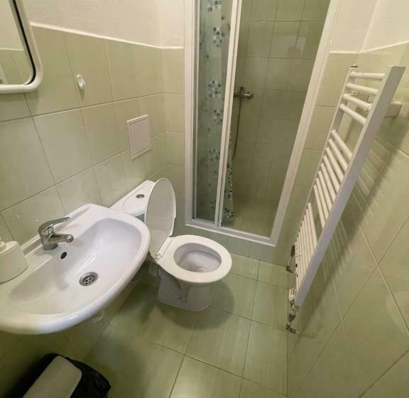 غرفة قياسية رباعية, Penzion štvanice