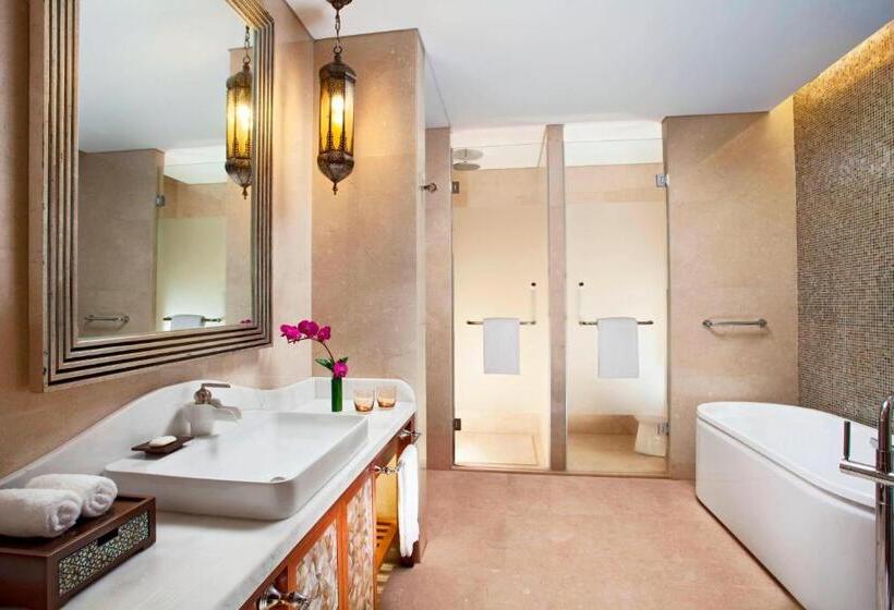 חדר דחוקס עם מיטת קינג, Sheraton Qingyuan Lion Lake Resort