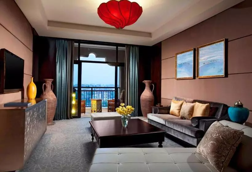 キングサイズベッドのスイートルーム, Sheraton Qingyuan Lion Lake Resort