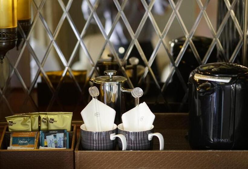 מיטת קינג בסוויטה, Sheraton Qingyuan Lion Lake Resort